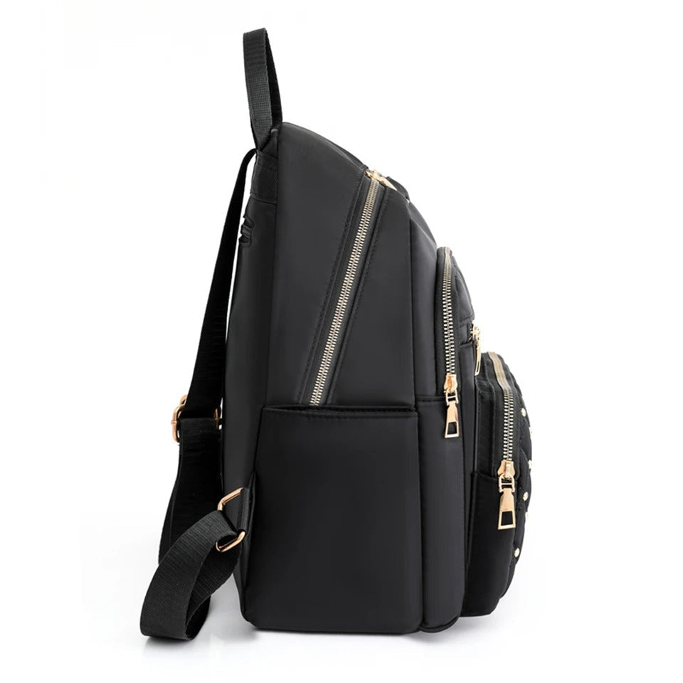 Khaki lichtgewicht nylon damesrugzak, waterafstotend en veelzijdig als schooltas of reistas.