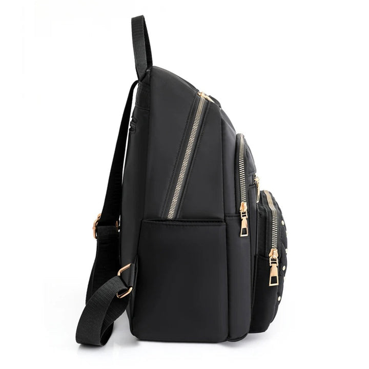Khaki lichtgewicht nylon damesrugzak, waterafstotend en veelzijdig als schooltas of reistas.