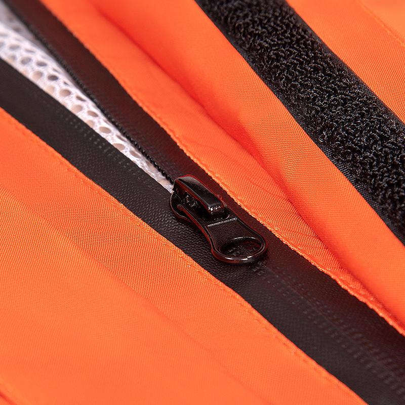 "Lichtgewicht waterdicht regenpak voor dames in groen, ideaal voor outdoor activiteiten, beschermt tegen regen en wind."