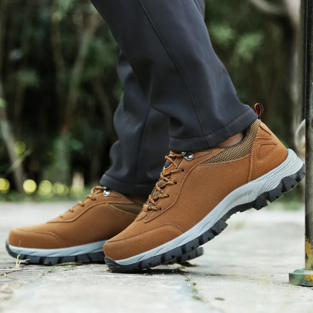 "Lichtgewicht waterdichte herenschoenen met antislipzool en duurzaam ontwerp, ideaal voor wandeltochten en trekking."