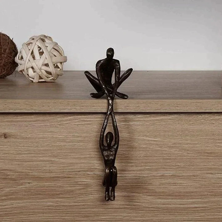Stijlvol hars liefdesbeeldje, perfect als cadeau of relatiegeschenk, straalt harmonie uit in elk interieur.