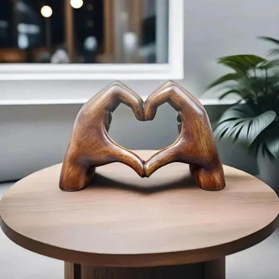 Rustiek handgemaakt hartvormig kunstwerk, een tijdloos liefdessymbool en perfect geschenk voor interieur.