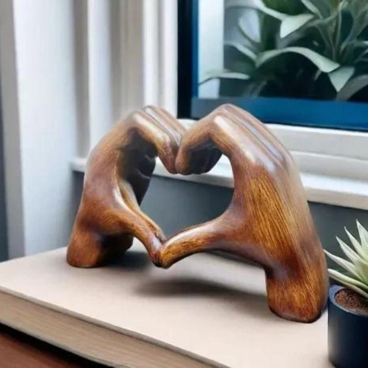 Eenvoudige maar krachtige handgemaakte hart decoratie, een liefdevol accent voor elke ruimte.
