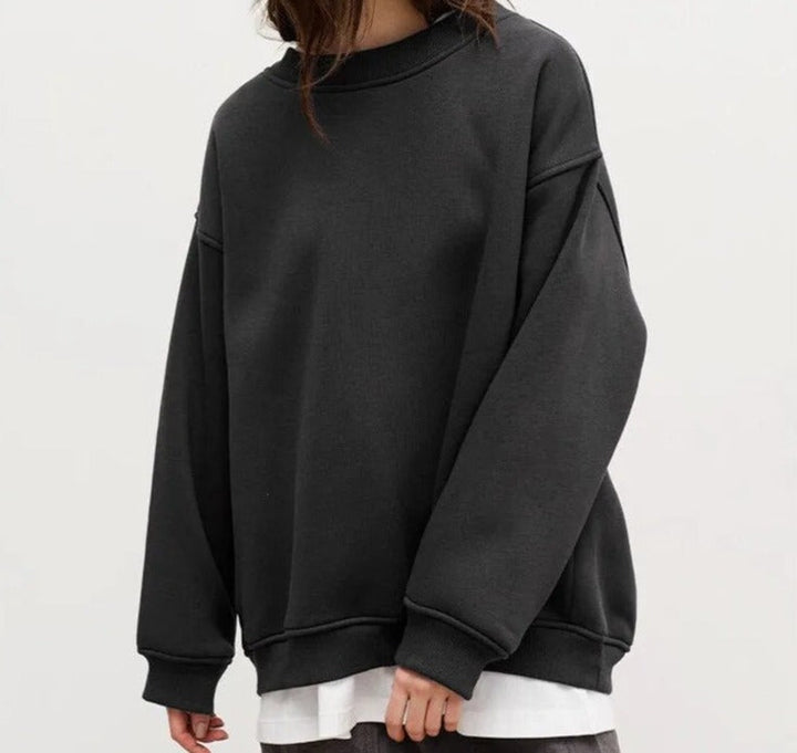 "Liv Oversized Sweater zwart - Zachte, ontspannen pasvorm, veelzijdig design, perfect voor elk seizoen, casual en stijlvol."