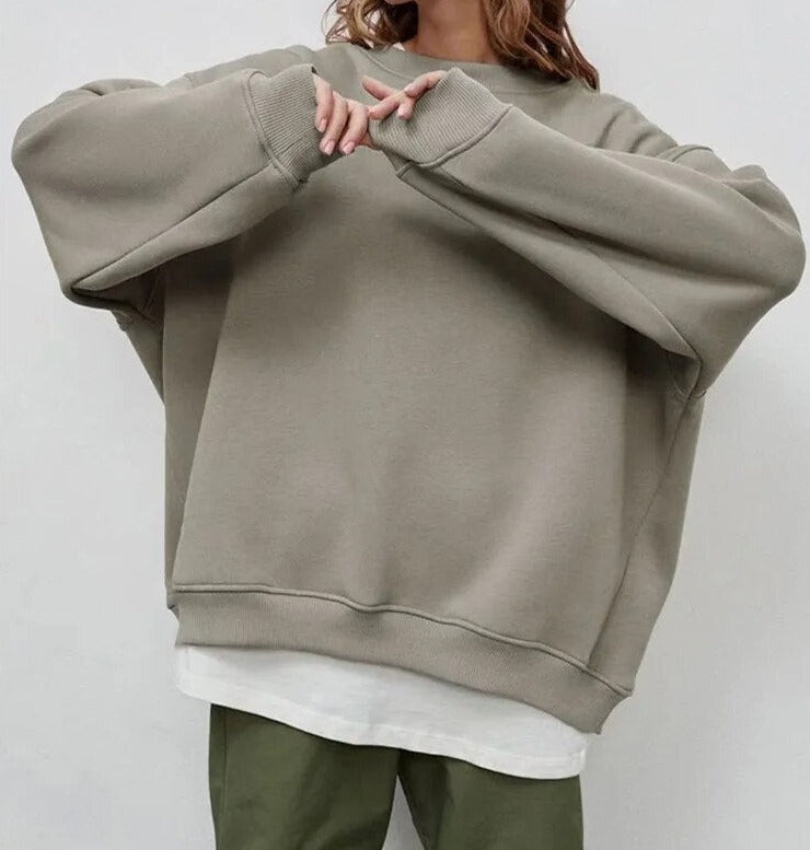 "Liv Oversized Sweater zwart - Zachte, ontspannen pasvorm, veelzijdig design, perfect voor elk seizoen, casual en stijlvol."