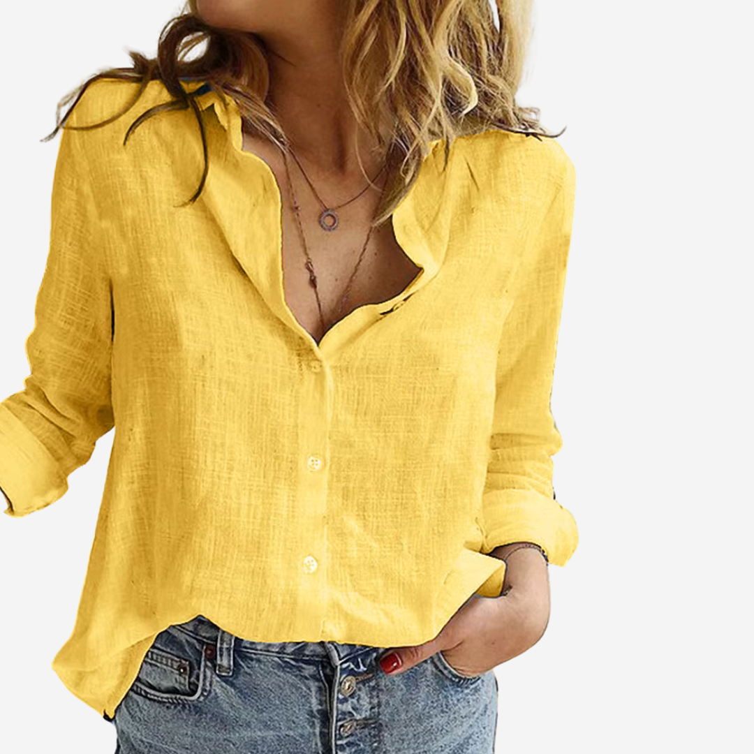 Moderne damesblouse met reverskraag en lange mouwen, losvallend en ideaal voor lente en zomer. Knoopsluiting.