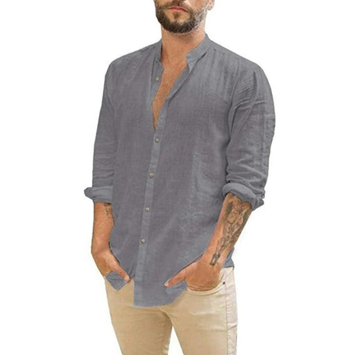 Stijlvol heren overhemd lange mouwen met opstaande kraag. Casual kleding voor de modebewuste man in lente/zomer.