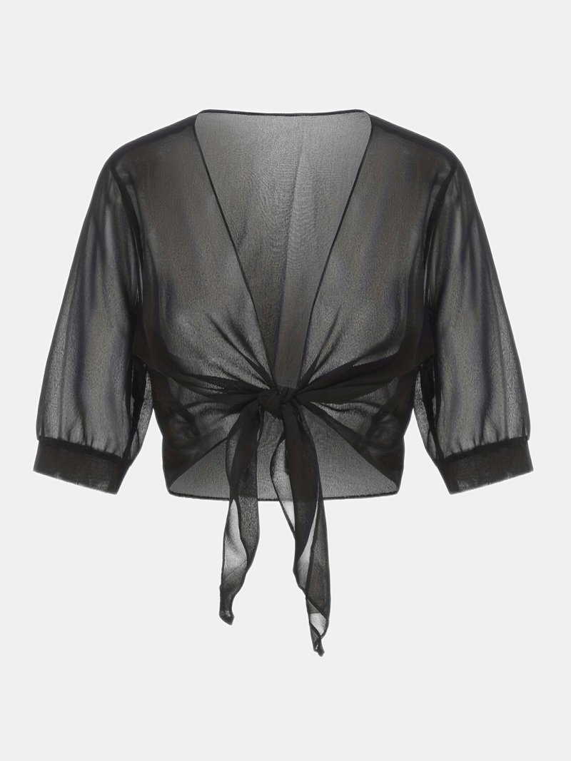 "Luchtige chiffon bolero met striksluiting en korte mouwen, elegant over zomeroutfits. Ideaal voor warme dagen en koele avond