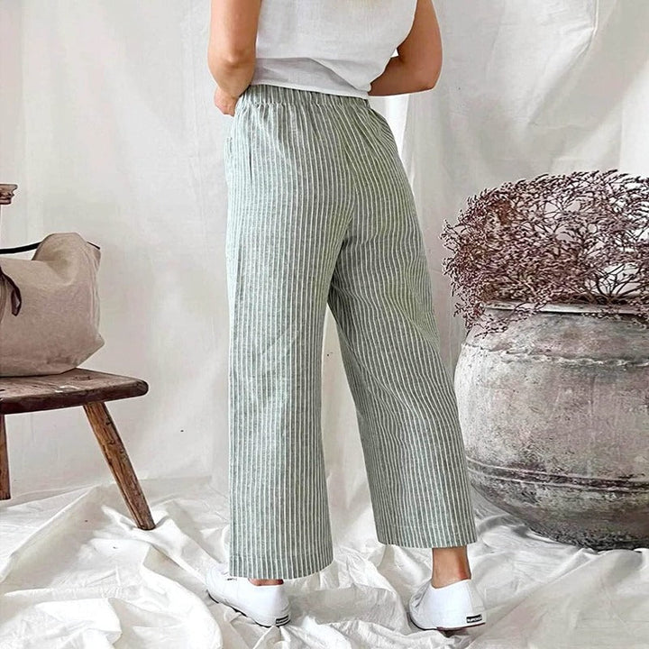 Elegante dames zomerbroek met grote functionele zakken, perfect voor lentemode en een stijlvolle uitstraling.