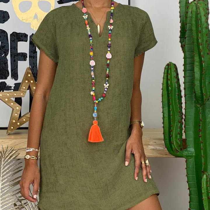 "Luchtige damesjurk van katoen en linnen, lichte zomerse stijl, ademend en comfortabel voor warme dagen."