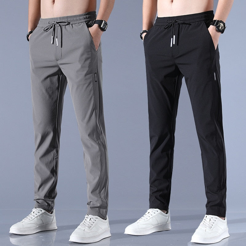 Stijlvolle en veelzijdige casual herenbroek, essentieel voor een moderne herengarderobe.