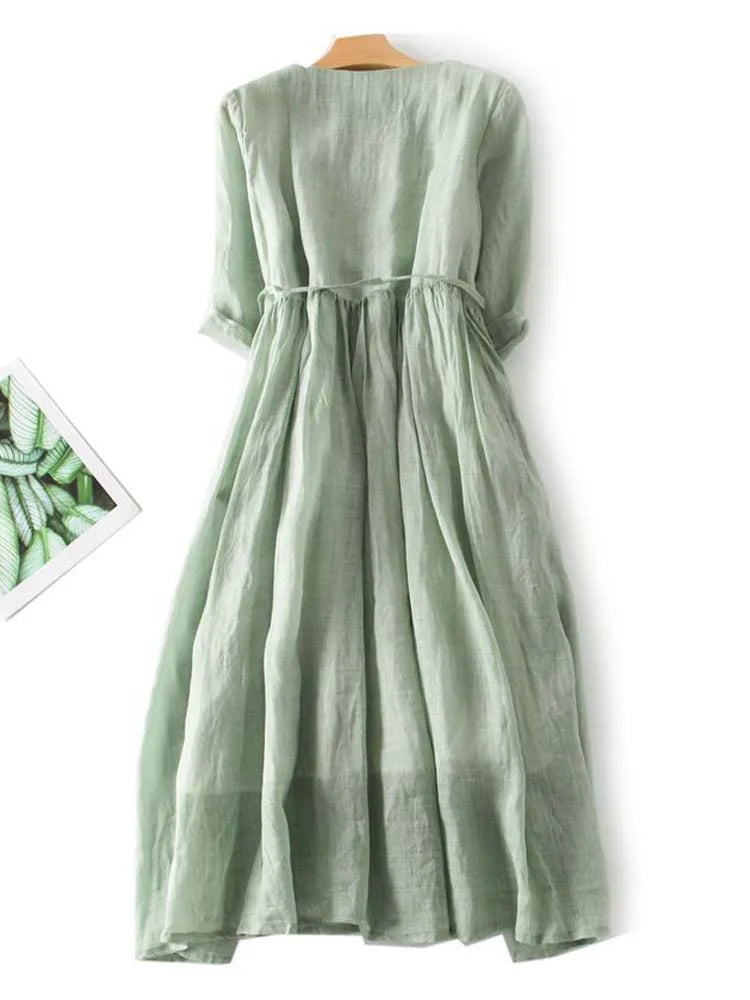 Bohemien linnen jurk voor dames, lange pasvorm en comfortabel, ideaal voor warme stranddagen.