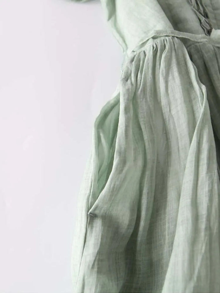 Zomerse dames linnen jurk, bohemien geïnspireerd met een lange, comfortabele en luchtige pasvorm.