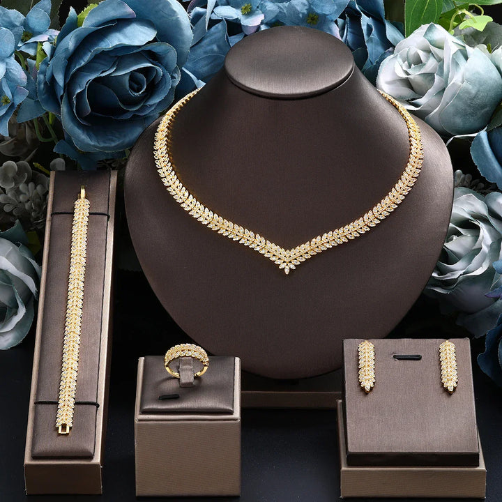 Luxe 4-delige dames bruids sieradenset met sprankelende zirkonia stenen, perfect voor bruiloften.