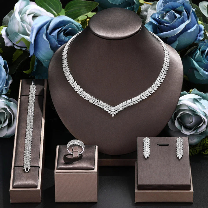Elegante zirkonia ketting en oorbellen uit de goud plated bruids sieradenset voor dames.