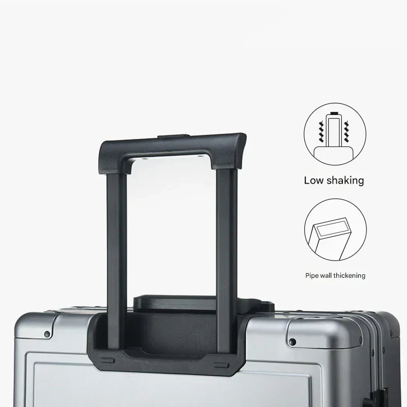 Luxe Pristina aluminium reiskoffer, hardshell met TSA-slot, stijlvolle bagage voor elke bestemming.
