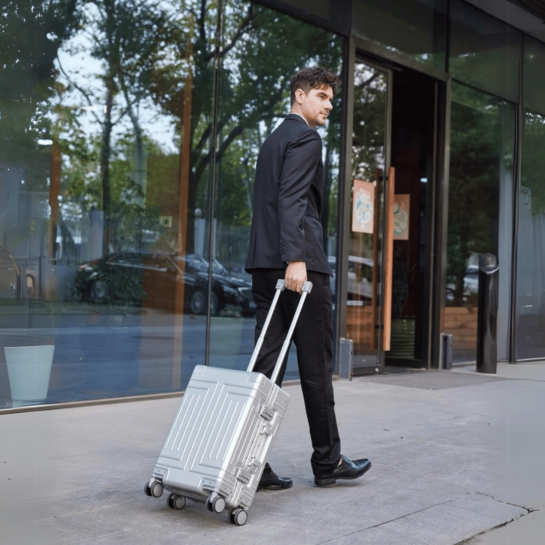 Robuuste aluminium koffer Emperor met soepele spinnerwielen en geïntegreerd TSA slot. Zorgeloos reizen.