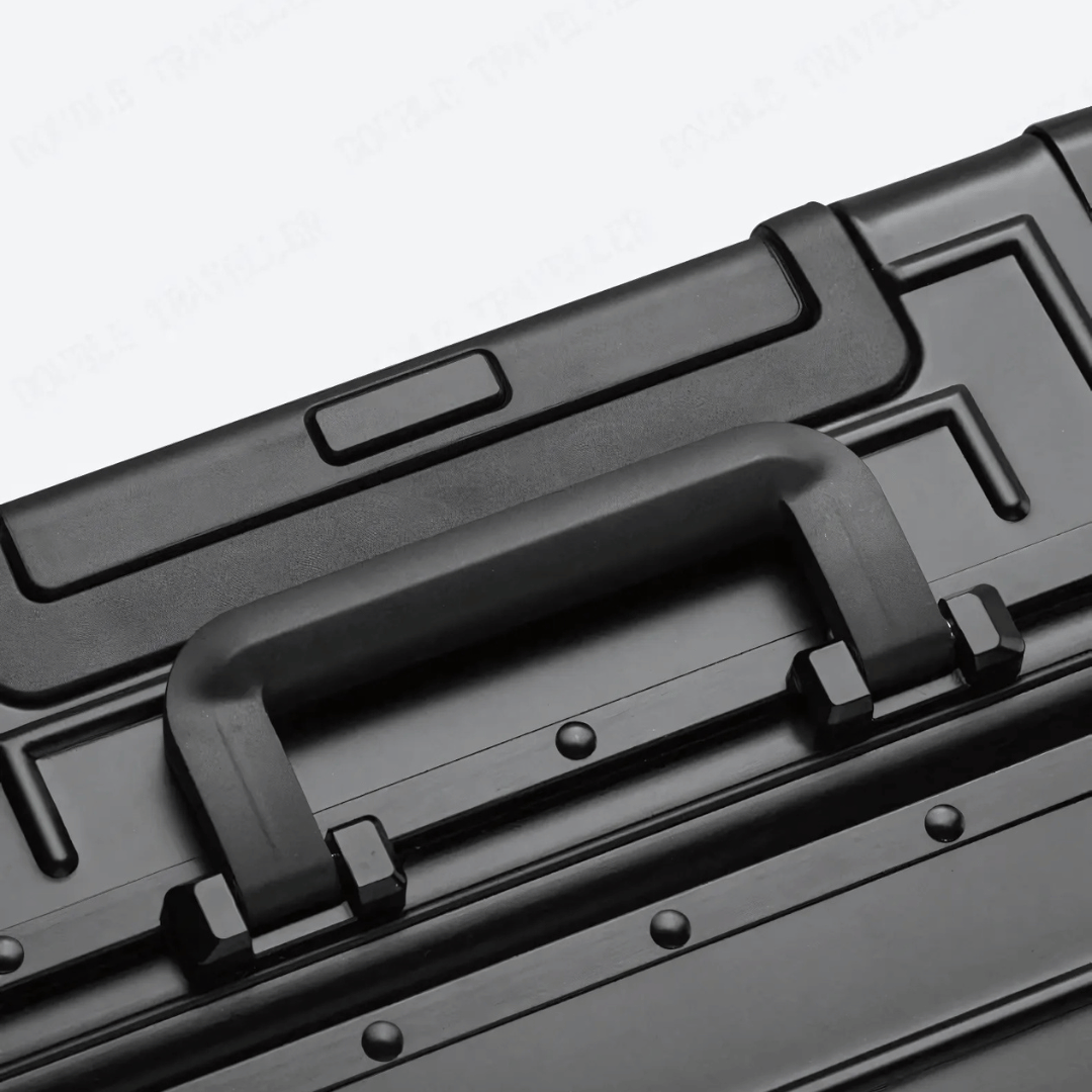 Exclusieve Emperor aluminium reiskoffer, combineert functionaliteit met een luxe uitstraling voor uw bagage.