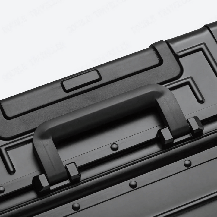 Exclusieve Emperor aluminium reiskoffer, combineert functionaliteit met een luxe uitstraling voor uw bagage.