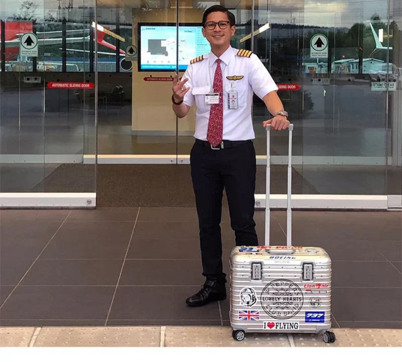 Robuuste aluminium hardcase koffer met geïntegreerd TSA-slot, perfect voor veilige en stressvrije internationale reis.