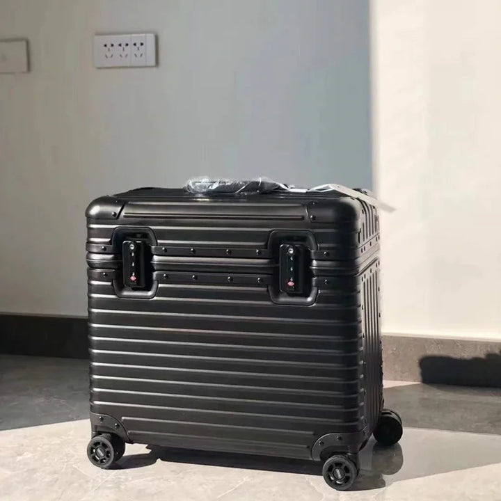 Unisex Monaco aluminium reiskoffer met robuuste hardcase schaal, inclusief TSA-slot voor zorgeloos bagagevervoer.