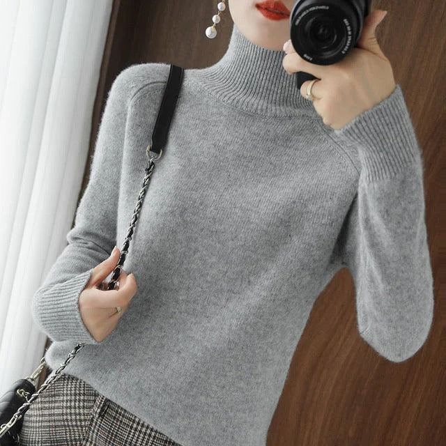 Elegante dames coltrui in modieuze stijl, warm en comfortabel. Ideaal als wintertrui of pullover.