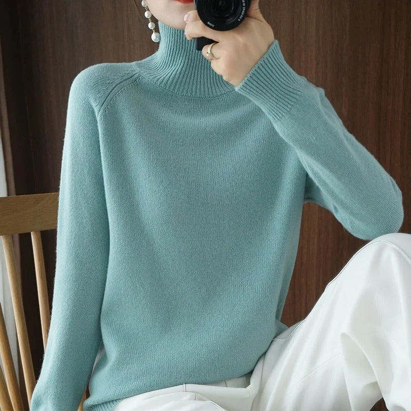 Dames coltrui gecombineerd met stijlvolle winterkleding. Warme en comfortabele pullover voor dagelijks gebruik.