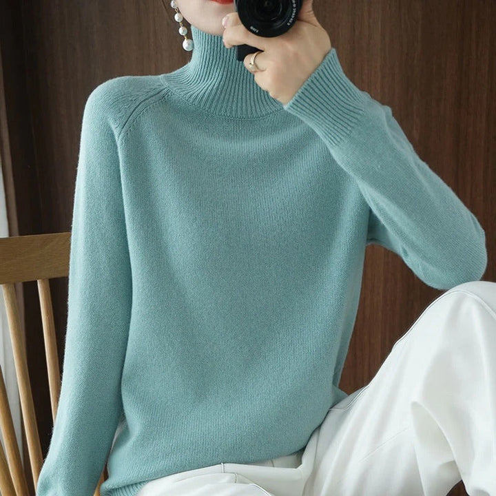 Dames coltrui gecombineerd met stijlvolle winterkleding. Warme en comfortabele pullover voor dagelijks gebruik.
