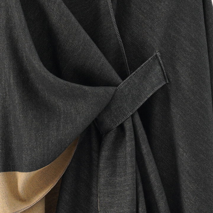 "Luxe dames poncho in klassieke kleur, zachte stof met riemdetail, veelzijdige pasvorm voor elegante en comfortabele uitstral