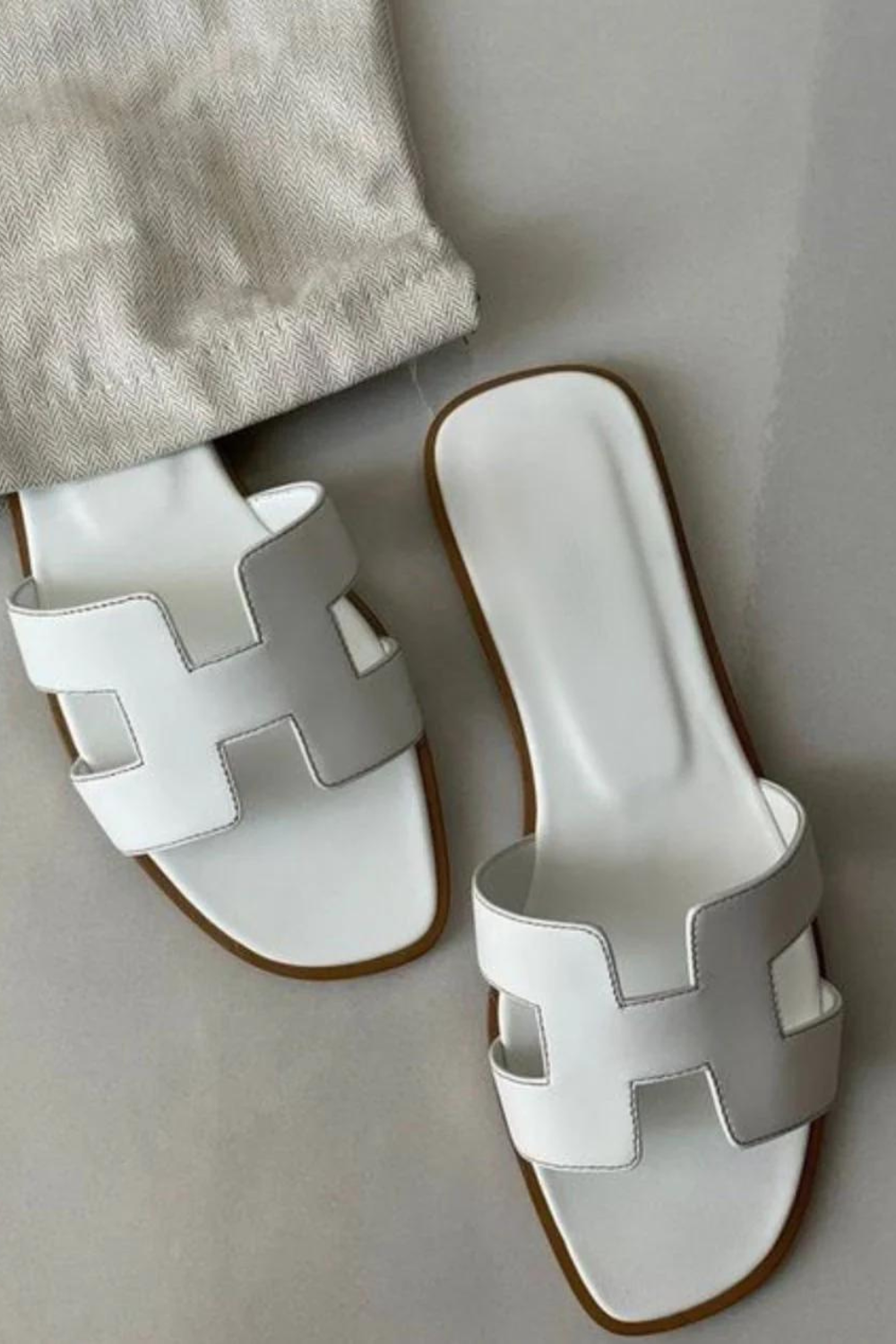Luxe dames teenslippers voor de zomer. Comfortabel en elegant, ideaal voor strand of stad.
