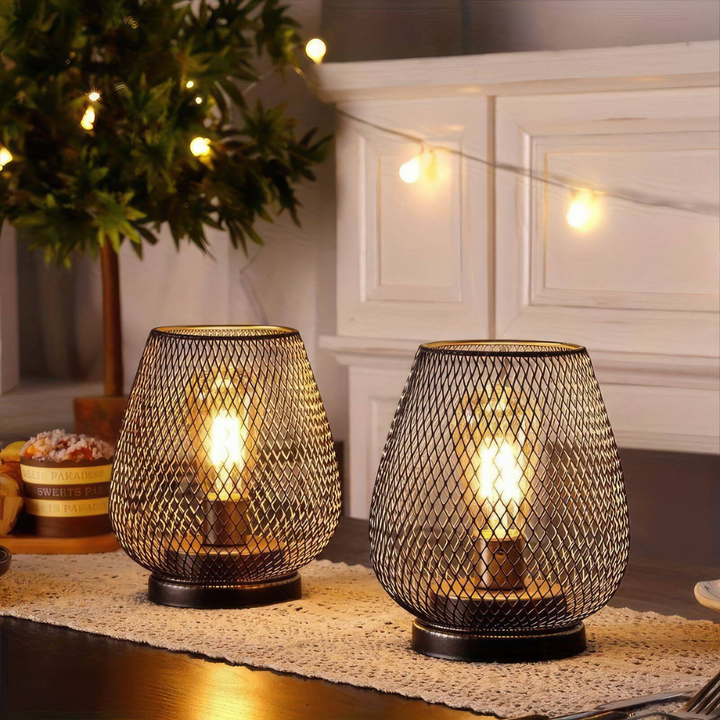 Luxe draadloze LED lantaarn, perfect voor sfeervolle binnen- en buitenverlichting in modern metaal.