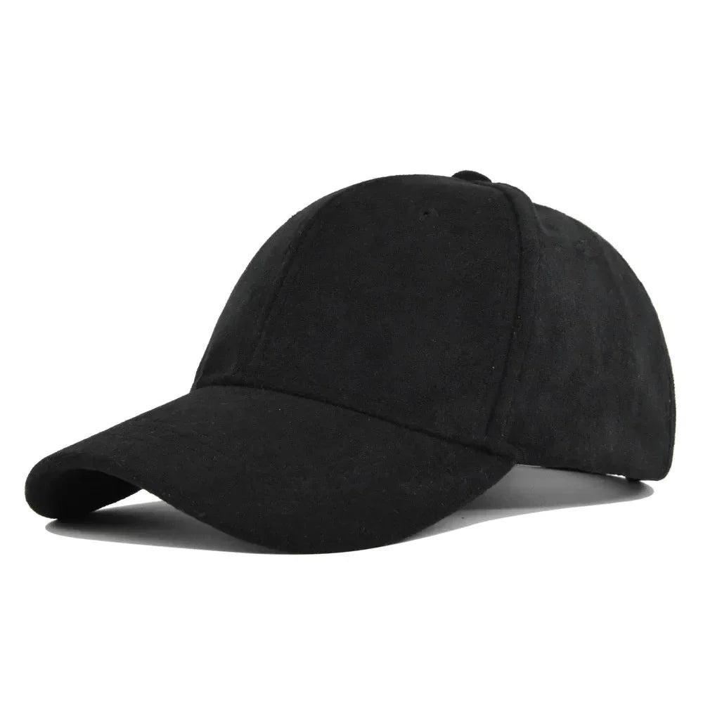 Unisex baseballpet met elegante faux suede afwerking. Verstelbaar en ideaal voor casual of streetwear.