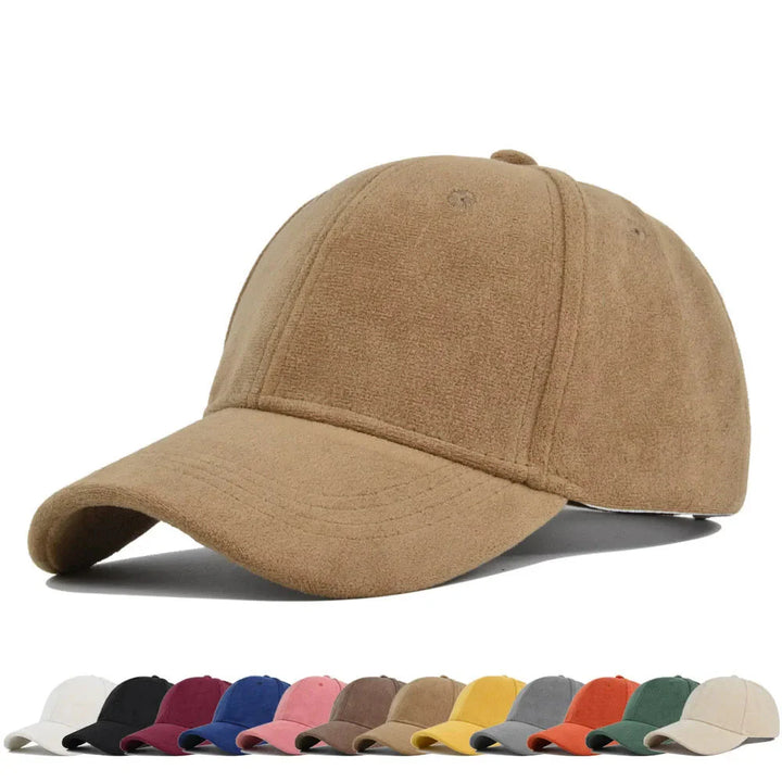 Verstelbare baseballpet van luxe faux suede. Tijdloos retro design, geschikt voor mannen en vrouwen.