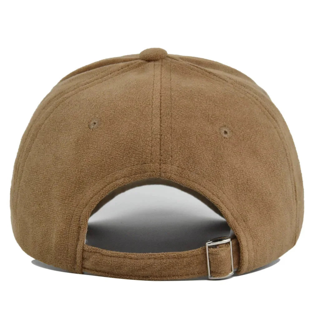 Casual unisex pet van premium faux suede. Verstelbaar en comfortabel, perfect voor dagelijks gebruik.