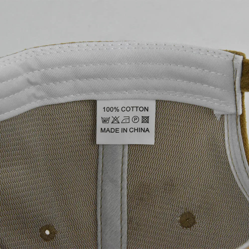 Duurzame baseballpet van zacht faux suede. Verstelbaar, ideaal als streetwear of casual hoofddeksel.