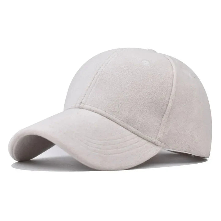 Elegante unisex baseballpet met luxe faux suede look. Verstelbaar en perfect voor elke outfit.