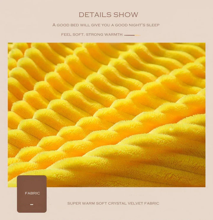 Detail van het zachte fluweel fleece dekbedovertrek. Luxe, warm en comfortabel textiel voor de winterse slaapkamer.