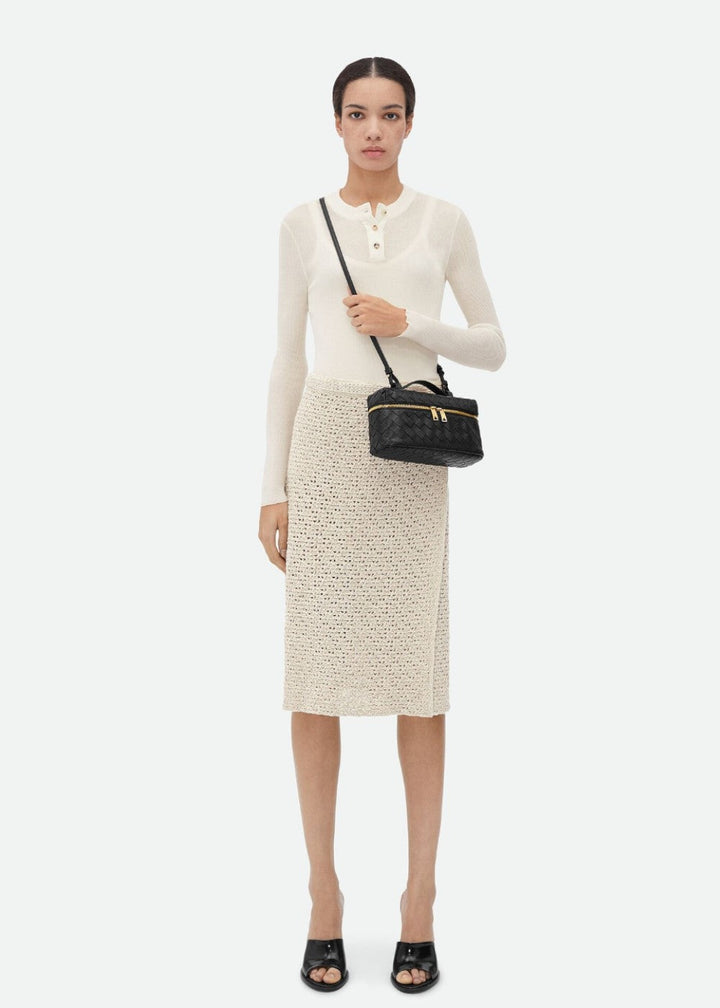 Trendy gevlochten design damestas, met luxe textuur. Ideale crossbody of handtas accessoire voor dames.