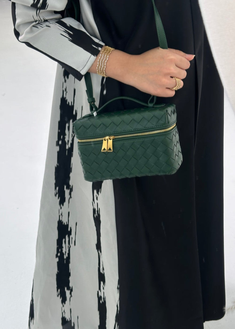 Chique gevlochten crossbody tas, ook te gebruiken als schoudertas. Luxe en elegant voor dagelijks gebruik.
