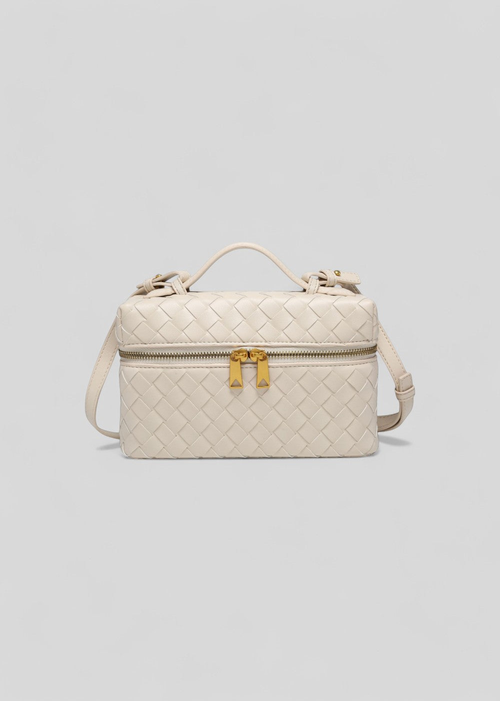 Damesmode: elegante gevlochten damestas als schoudertas, luxe en stijlvol accessoire voor de moderne vrouw.