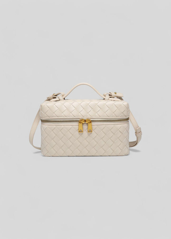 Damesmode: elegante gevlochten damestas als schoudertas, luxe en stijlvol accessoire voor de moderne vrouw.