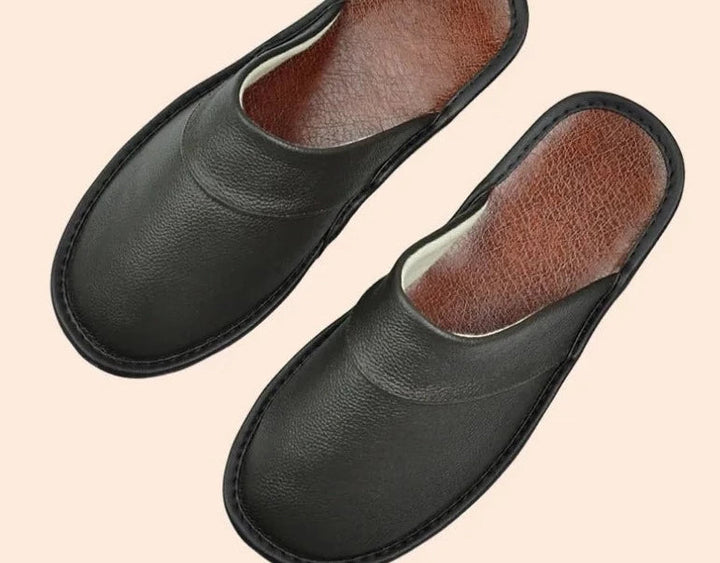 "Luxe leren heren pantoffels met tijdloos design en ergonomische pasvorm, gemaakt van duurzaam rundleer voor optimaal comfort