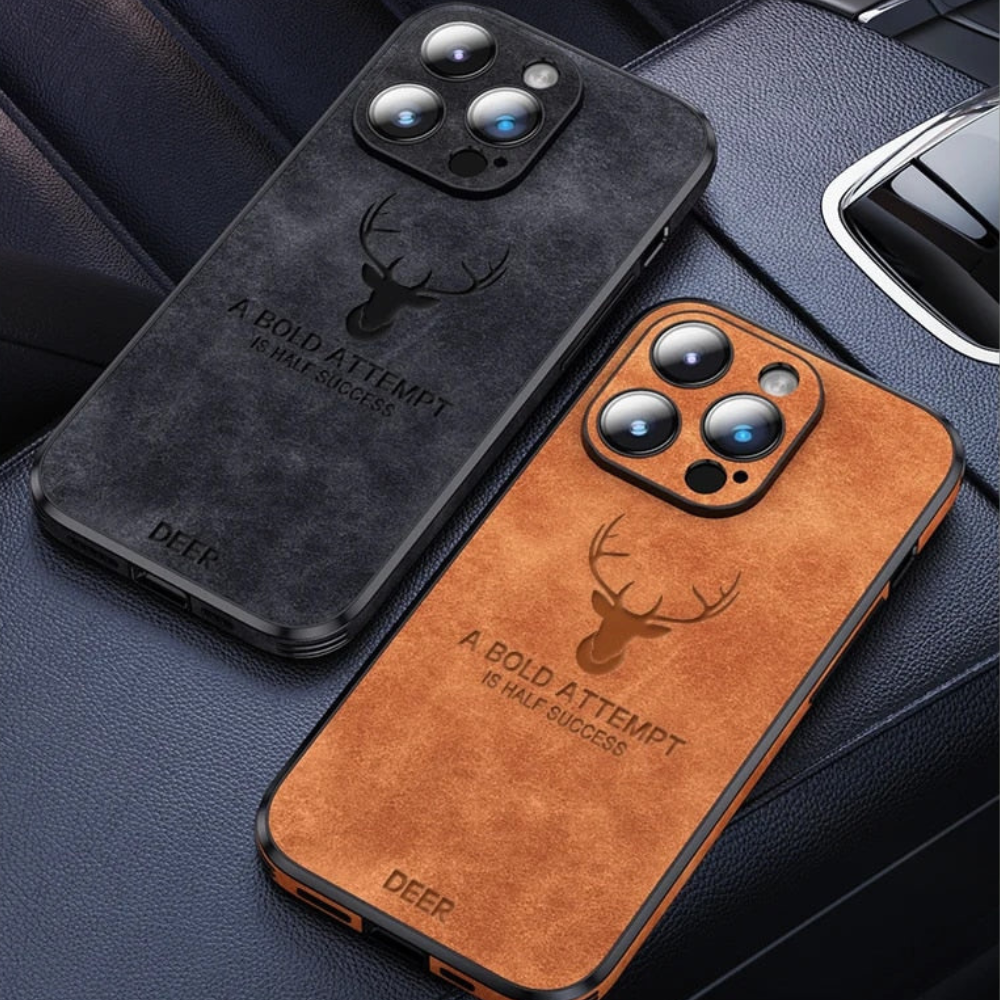Luxe leren iPhone hoesje, frontaal aanzicht, toont smalle randen.