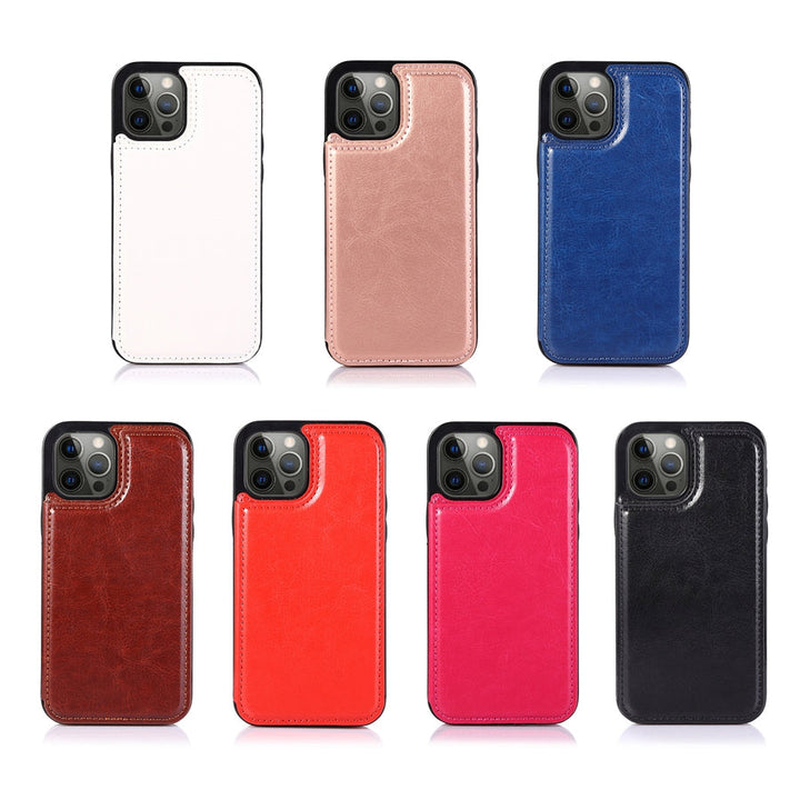 Praktische leren telefoonhoes met pasjesvakken en veilige magnetische sluiting; een stijlvol accessoire.