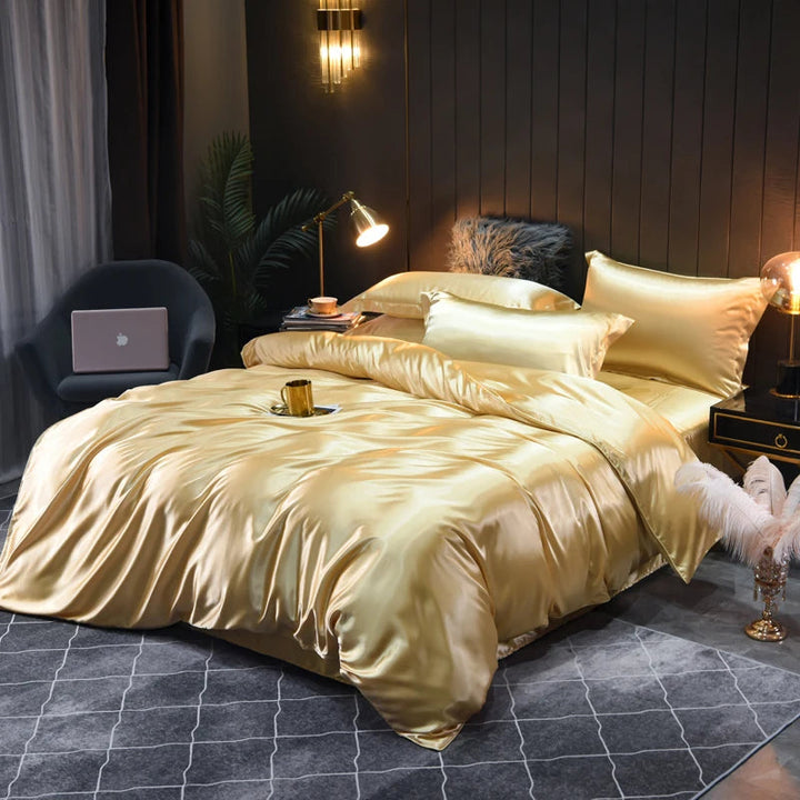"Luxe satijnen beddenset, zijdezacht en chic; dekbedovertrek en kussenslopen in elegante kleuren voor ultiem comfort."