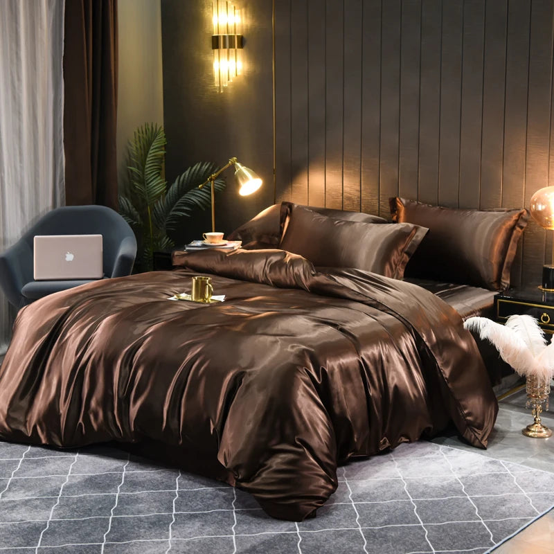 "Luxe satijnen beddenset, zijdezacht en chic; dekbedovertrek en kussenslopen in elegante kleuren voor ultiem comfort."
