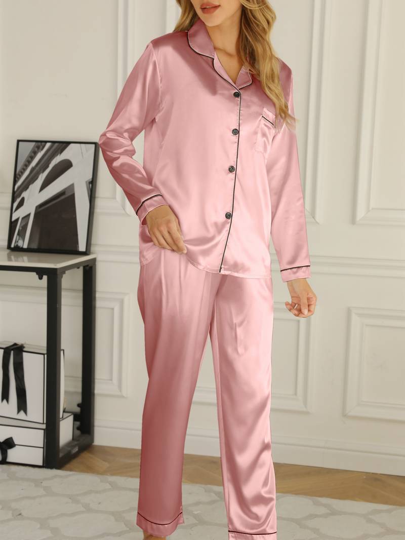 "Luxe satijnen dames pyjama set, blouse met knoopsluiting, lange broek, elegantie & comfort in lila, roze, bordeaux, wit."