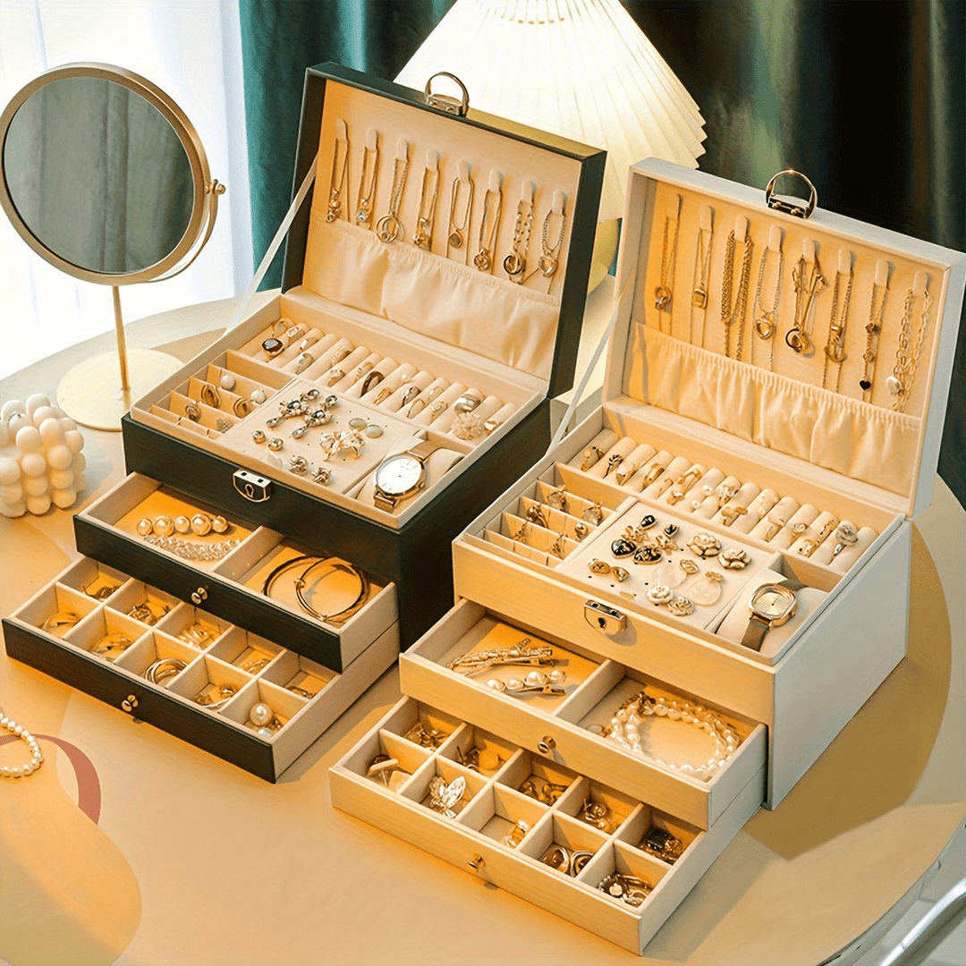 Luxe groene sieraden organizer box met vakken voor kettingen, ringen en armbanden, elegant en praktisch ontwerp.