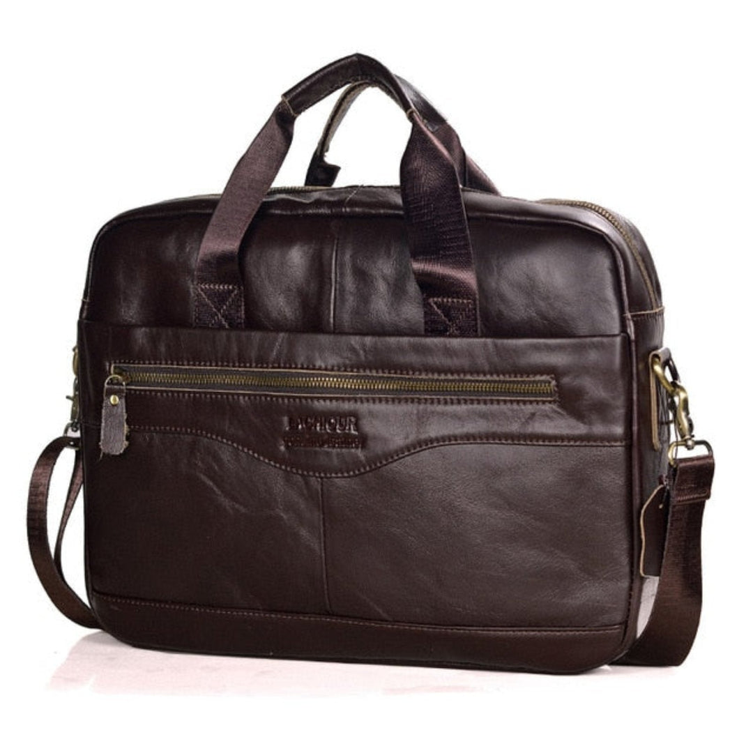 Zakelijke laptoptas Victor op een bureau, luxe leren werktas die elegantie en functionaliteit combineert.