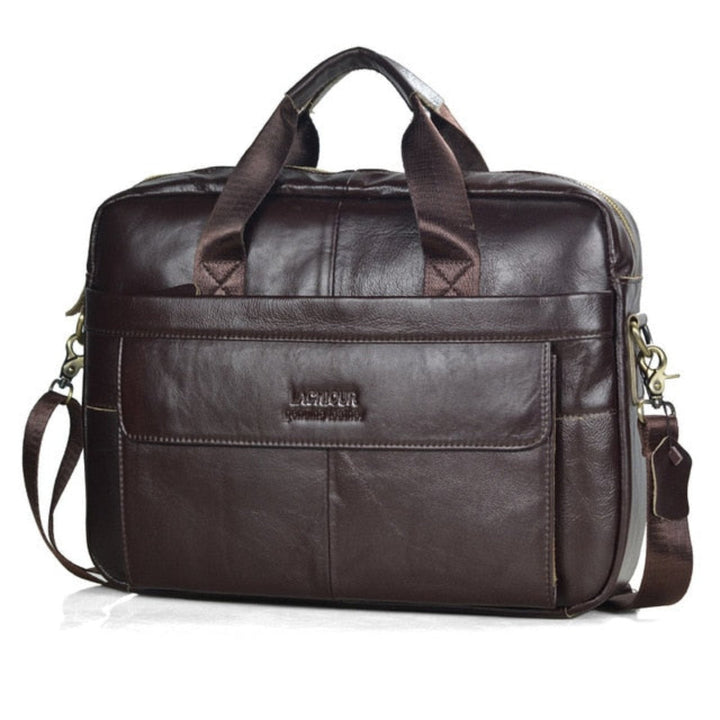 Unisex luxe laptoptas Victor gedragen, de perfecte stijlvolle leren tas voor werk, reizen en dagelijks gebruik.